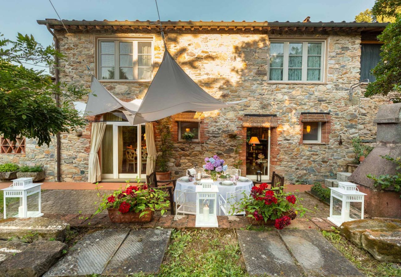 Villa à Capannori - Villa Ester, a Stylish Farmhouse with Pool on the Hills by Lucca