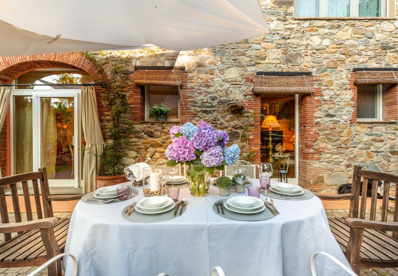 Villa à Capannori - Villa Ester, a Stylish Farmhouse with Pool on the Hills by Lucca