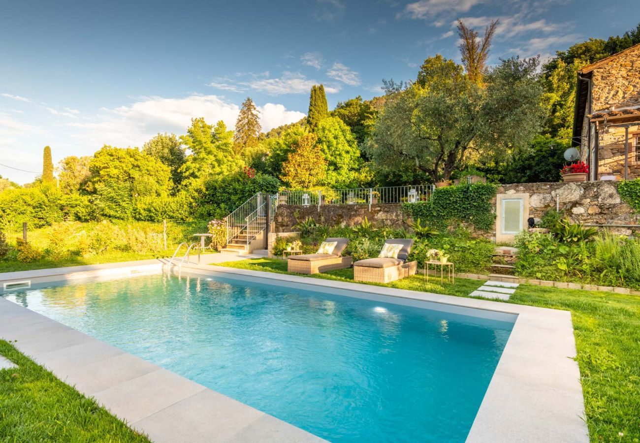 Villa à Capannori - Villa Ester, a Stylish Farmhouse with Pool on the Hills by Lucca