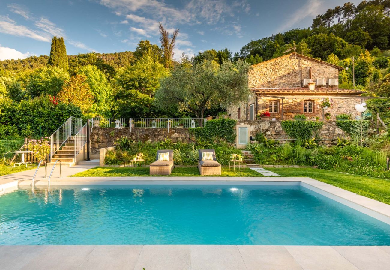 Villa à Capannori - Villa Ester, a Stylish Farmhouse with Pool on the Hills by Lucca