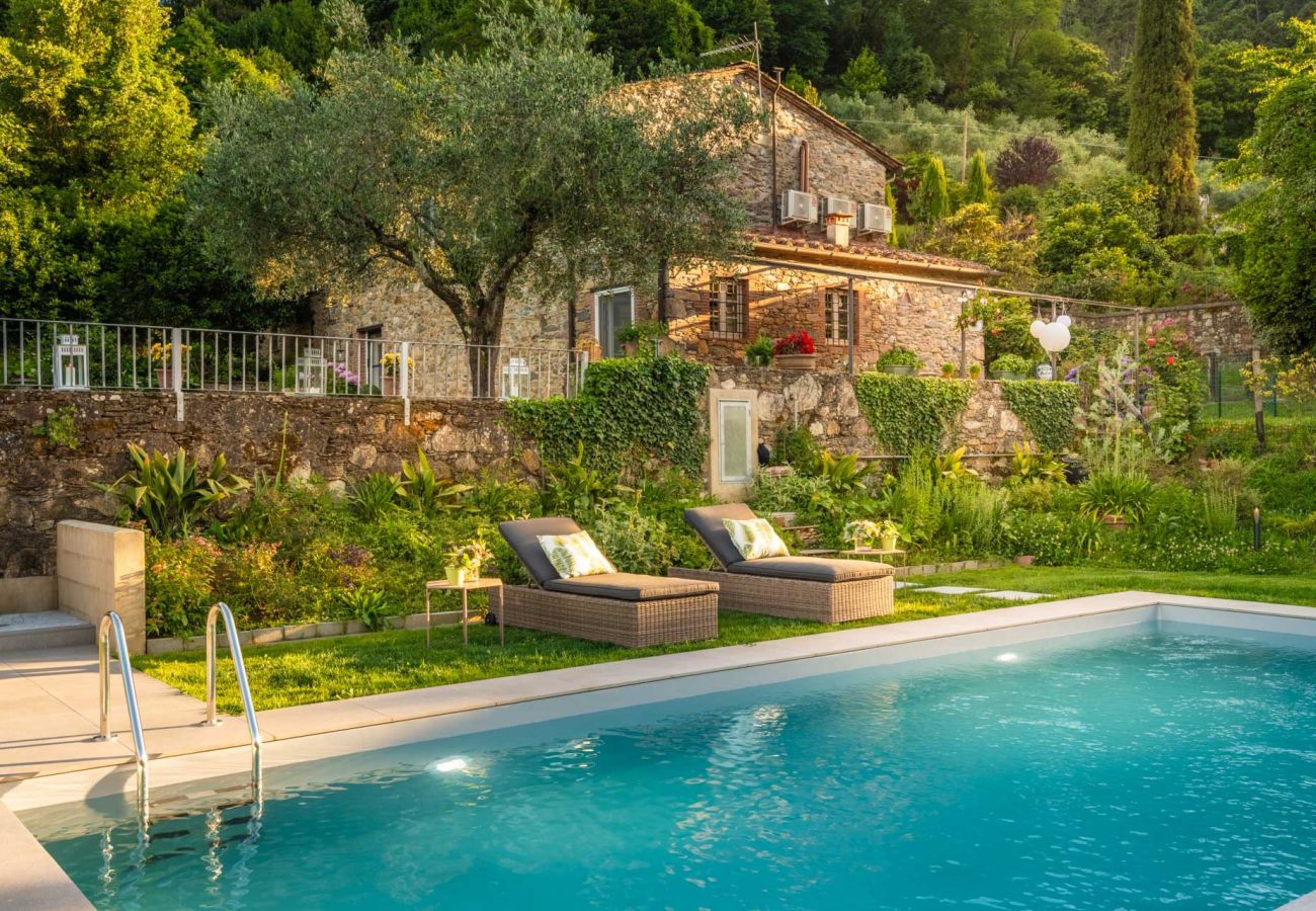 Villa à Capannori - Villa Ester, a Stylish Farmhouse with Pool on the Hills by Lucca