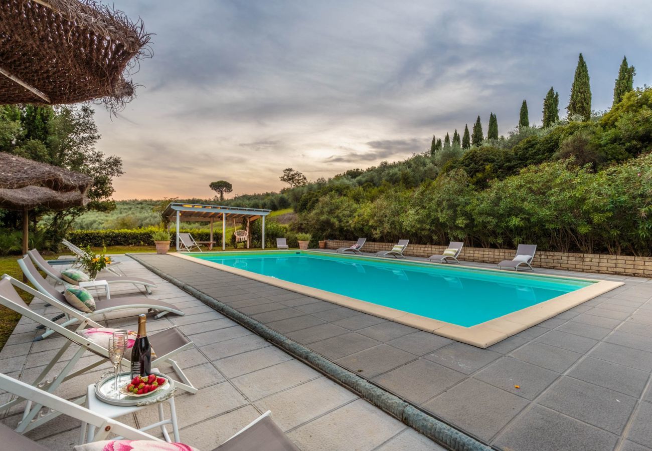 Villa à Lamporecchio - Villa Veranda with shared Pool in a Borgo