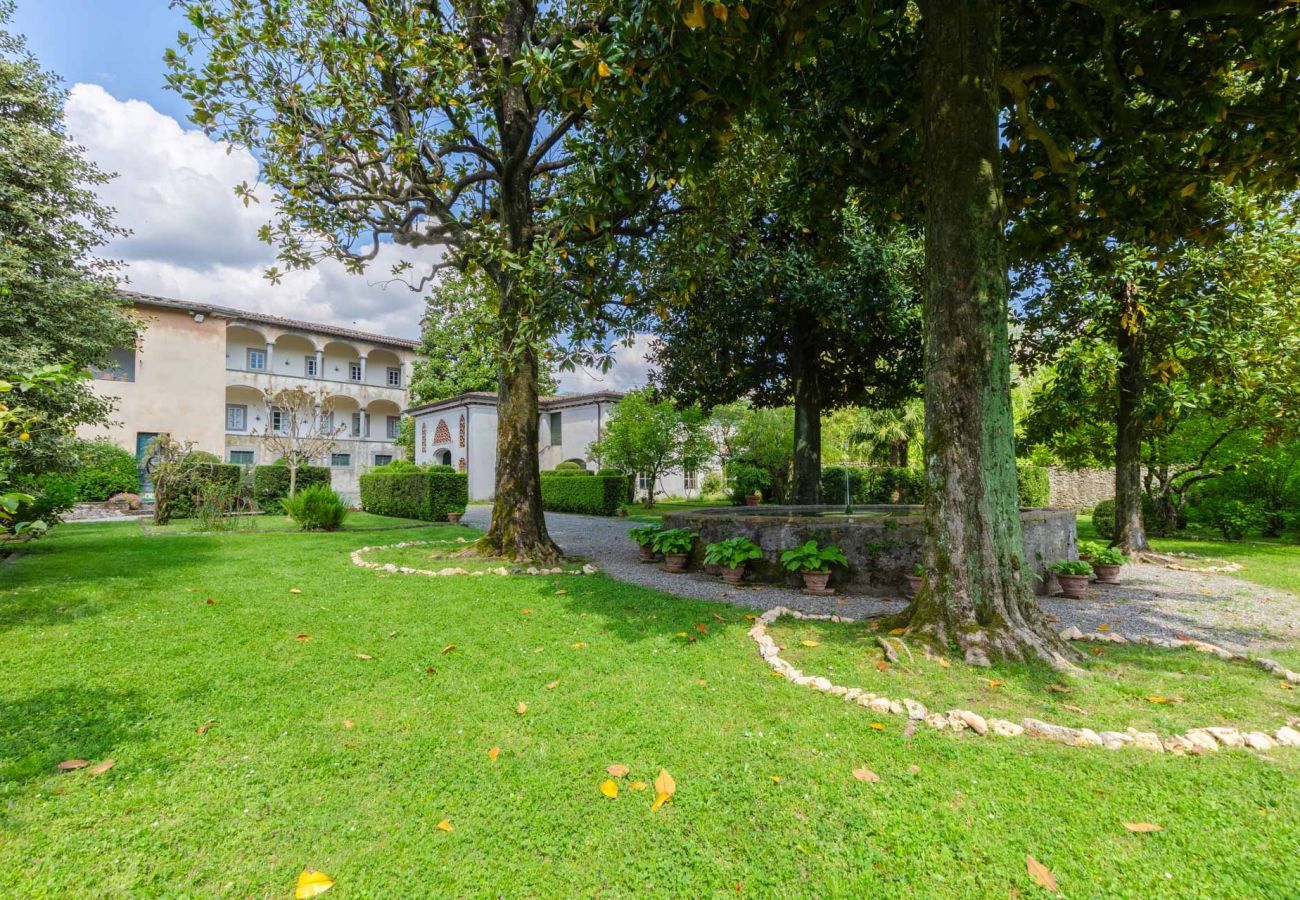 Villa à Piano di Coreglia - La Vaseria, Country House with Secret Garden