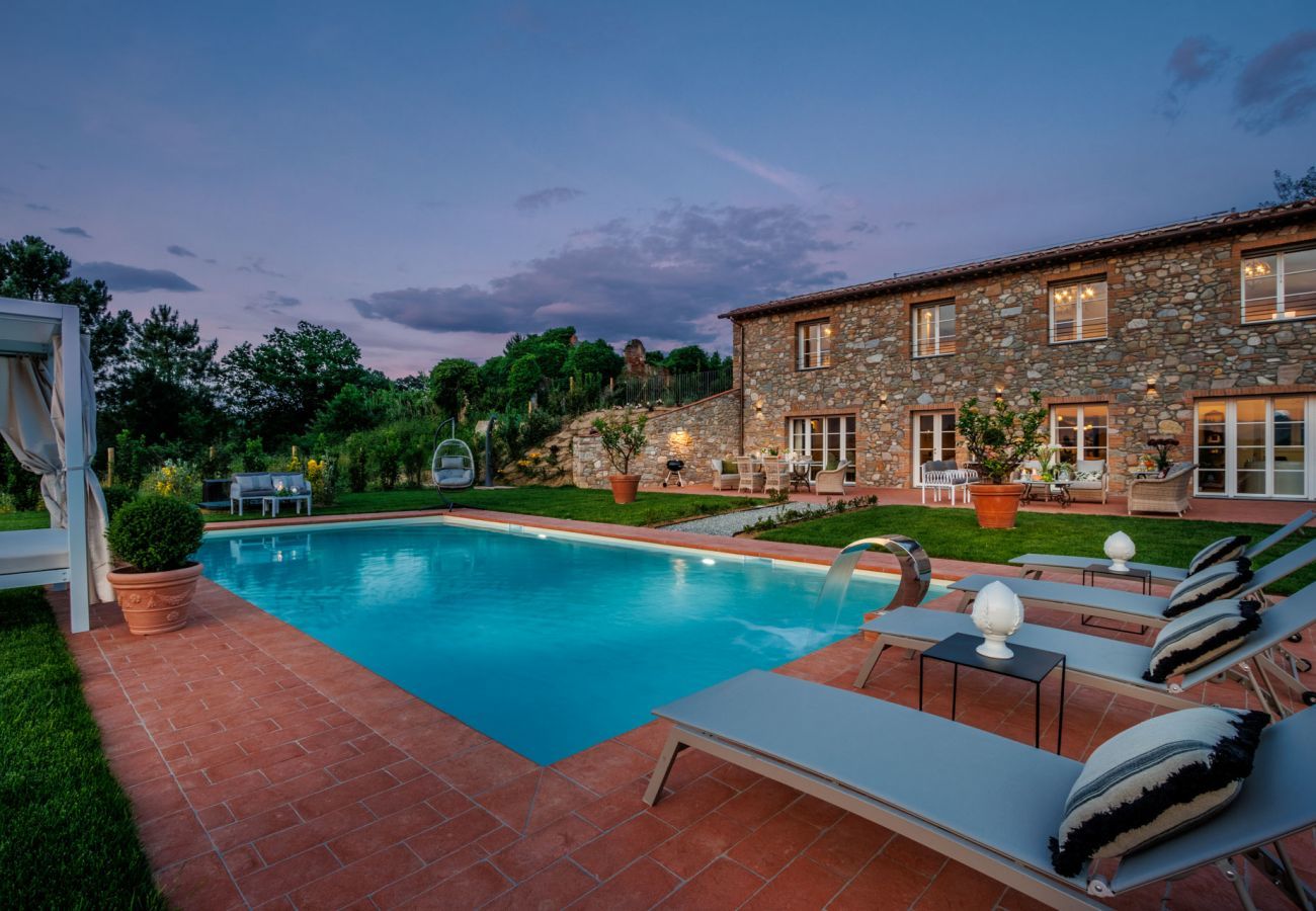 Villa à Montecarlo - Villa Flora, a Luxury 3 bedrooms Farmhouse with Pool and Jacuzzi