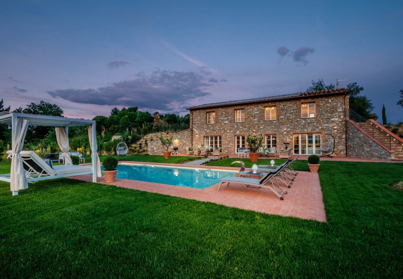 Villa à Montecarlo - Villa Flora, a Luxury 3 bedrooms Farmhouse with Pool and Jacuzzi