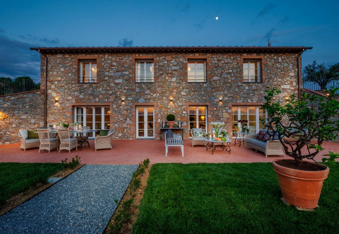 Villa à Montecarlo - Villa Flora, a Luxury 3 bedrooms Farmhouse with Pool and Jacuzzi