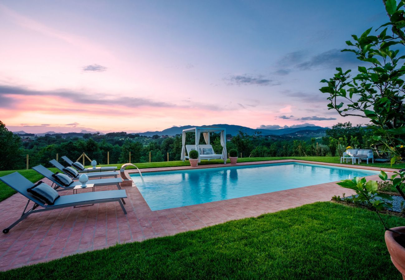 Villa à Montecarlo - Villa Flora, a Luxury 3 bedrooms Farmhouse with Pool and Jacuzzi