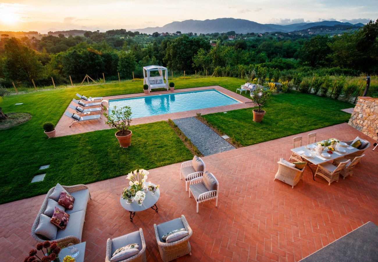 Villa à Montecarlo - Villa Flora, a Luxury 3 bedrooms Farmhouse with Pool and Jacuzzi