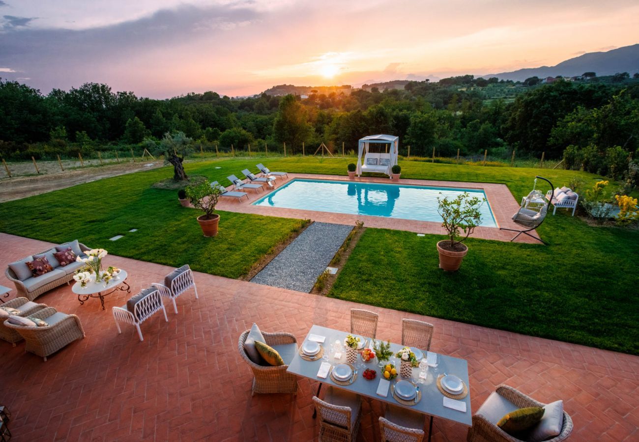 Villa à Montecarlo - Villa Flora, a Luxury 3 bedrooms Farmhouse with Pool and Jacuzzi