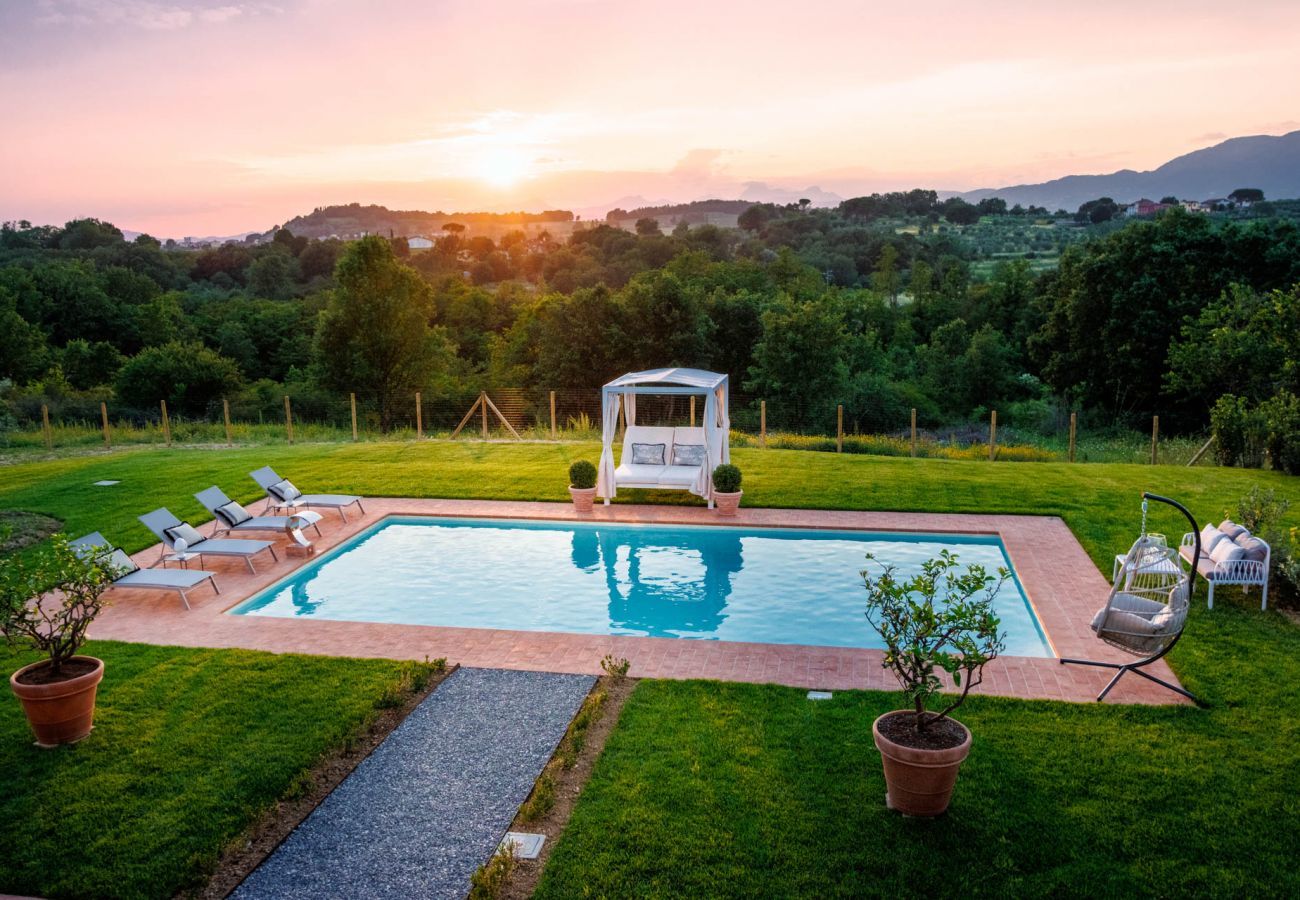 Villa à Montecarlo - Villa Flora, a Luxury 3 bedrooms Farmhouse with Pool and Jacuzzi