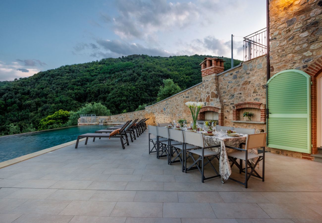 Villa à Pescaglia - Villa Grema, a Farmhouse with Private Infinity Pool between Lucca and the Beach