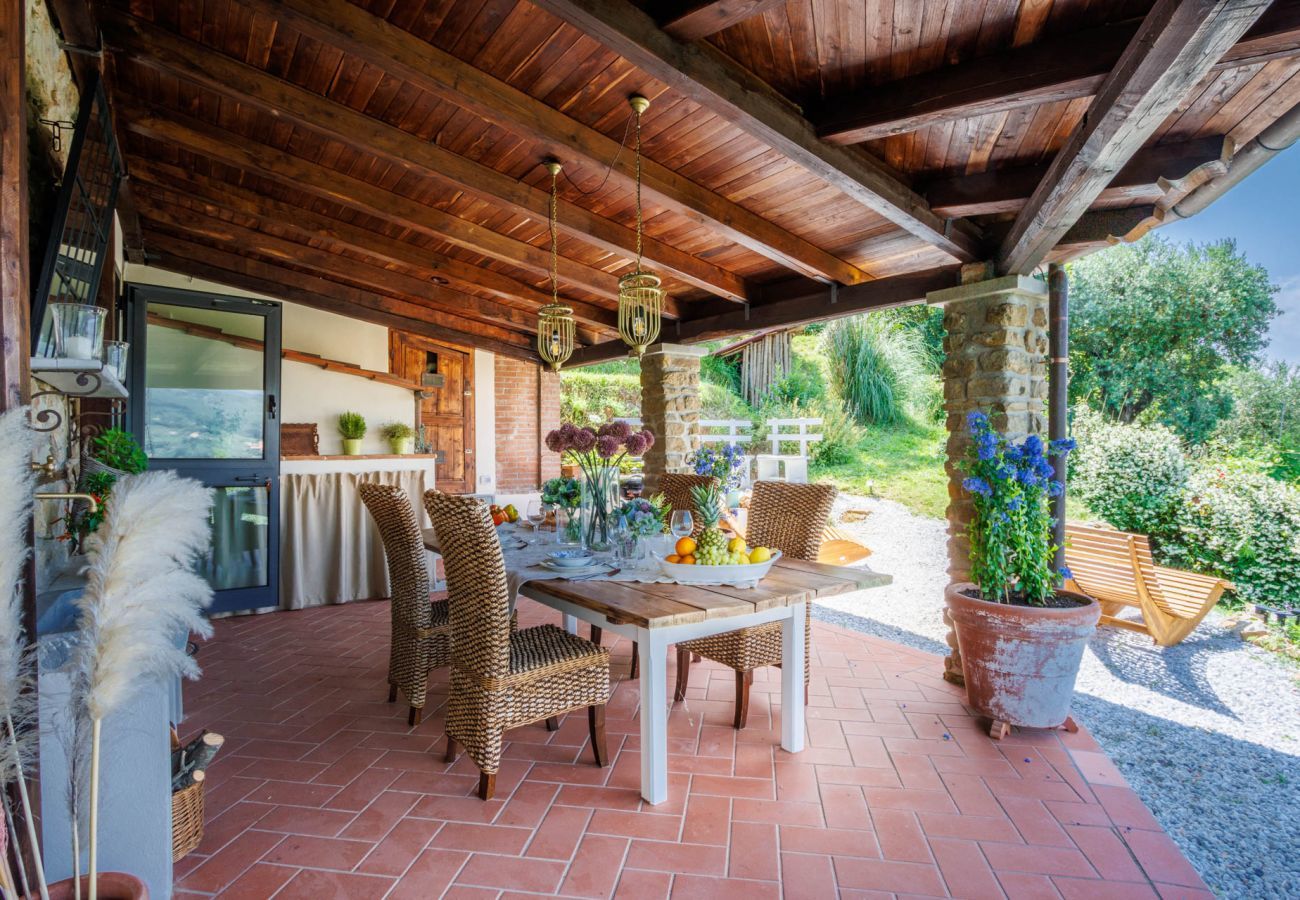 Villa à Pescia - Sospirata Farmhouse, luxury 2 bedrooms villa with Amazing Views on the Rolling Hills of Pescia