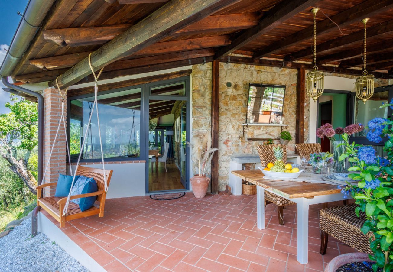 Villa à Pescia - Sospirata Farmhouse, luxury 2 bedrooms villa with Amazing Views on the Rolling Hills of Pescia