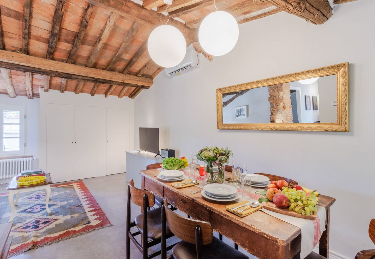 Appartement à Lucques - Casa Ledesma, modern apartment for 4 guests with balcony inside the walls of Lucca