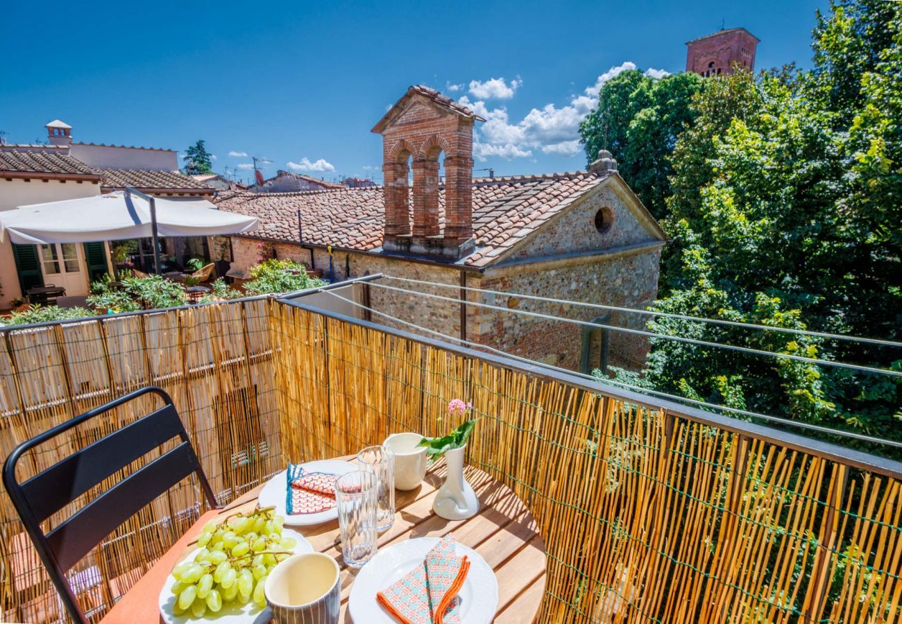 Appartement à Lucques - Casa Ledesma, modern apartment for 4 guests with balcony inside the walls of Lucca