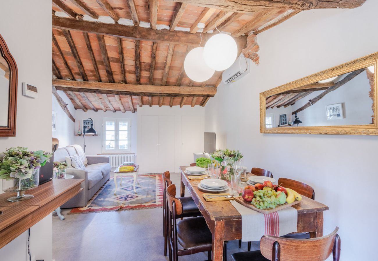 Appartement à Lucques - Casa Ledesma, modern apartment for 4 guests with balcony inside the walls of Lucca