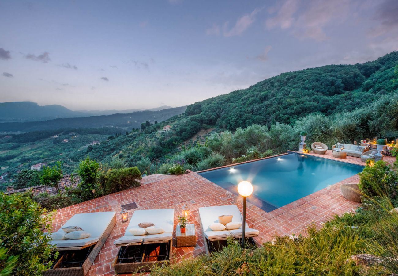 Villa à San Concordio di Moriano - Villa Lina, Luxury Farmhouse with Pool and Amazing View close to Lucca Town Centre