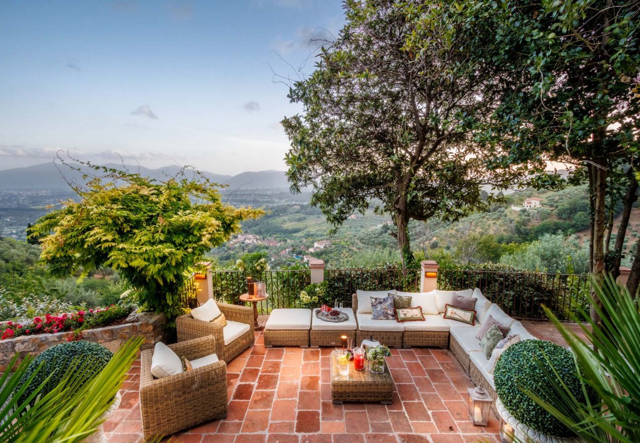 Villa à San Concordio di Moriano - Villa Lina, Luxury Farmhouse with Pool and Amazing View close to Lucca Town Centre