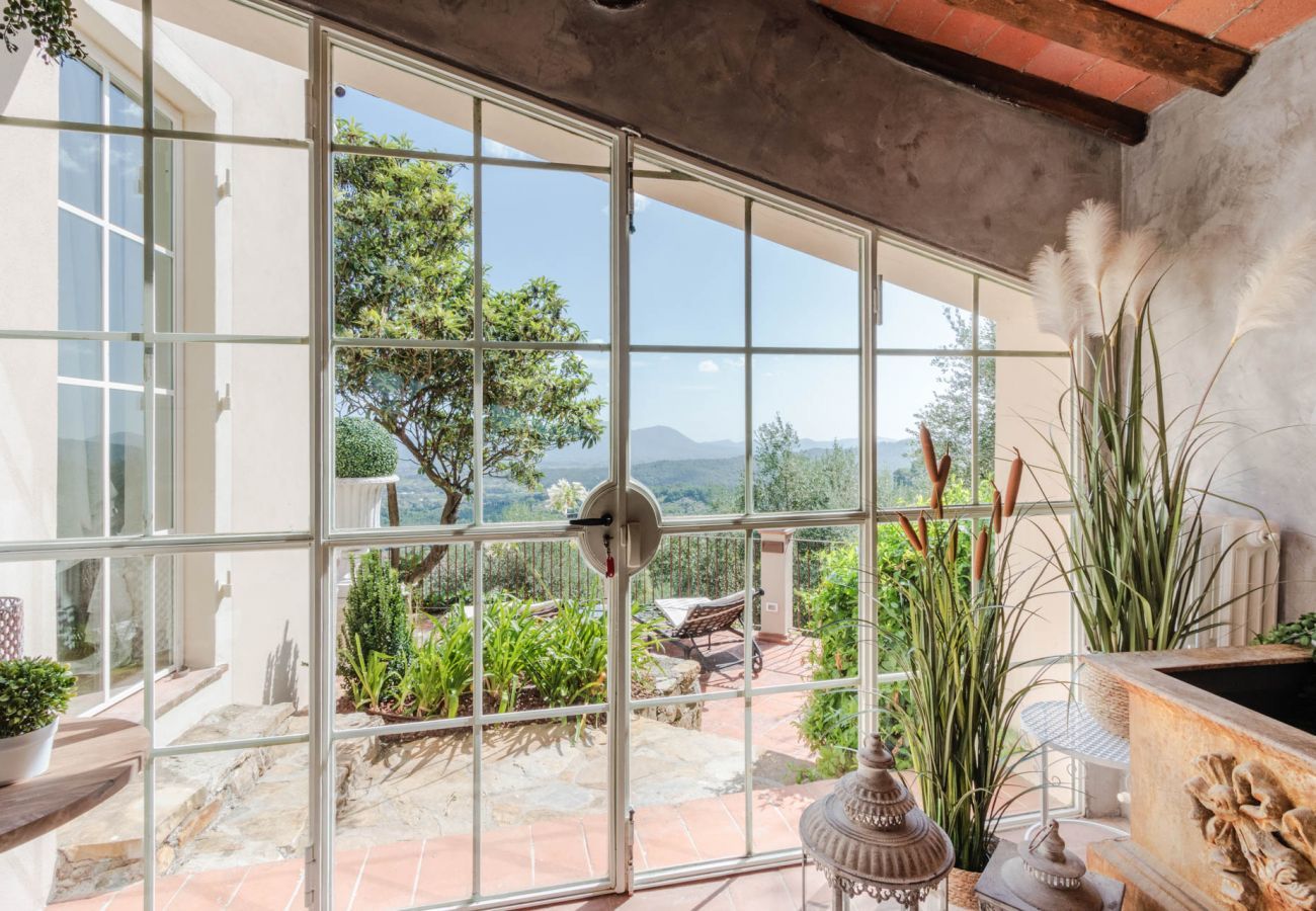 Villa à San Concordio di Moriano - Villa Lina, Luxury Farmhouse with Pool and Amazing View close to Lucca Town Centre