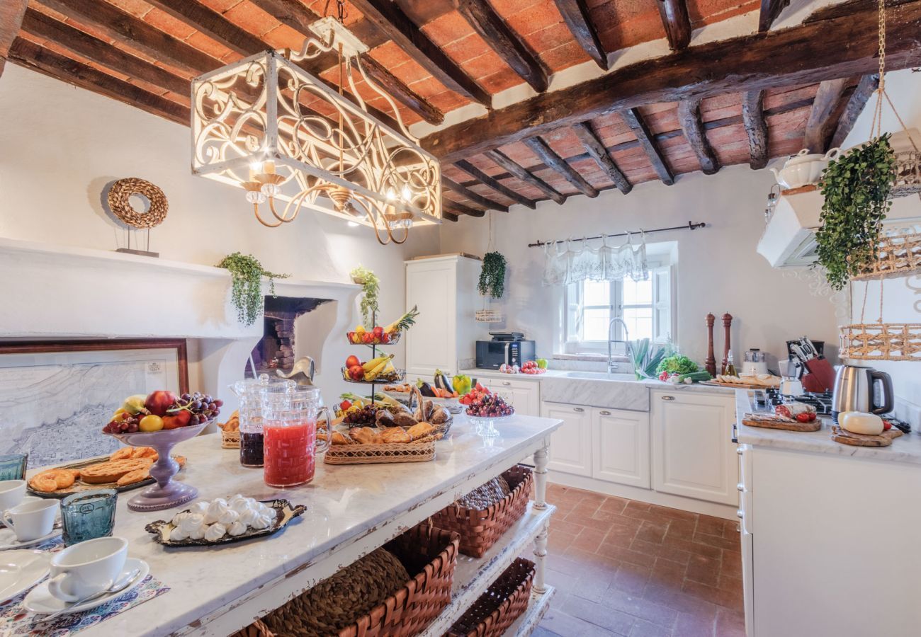 Villa à San Concordio di Moriano - Villa Lina, Luxury Farmhouse with Pool and Amazing View close to Lucca Town Centre