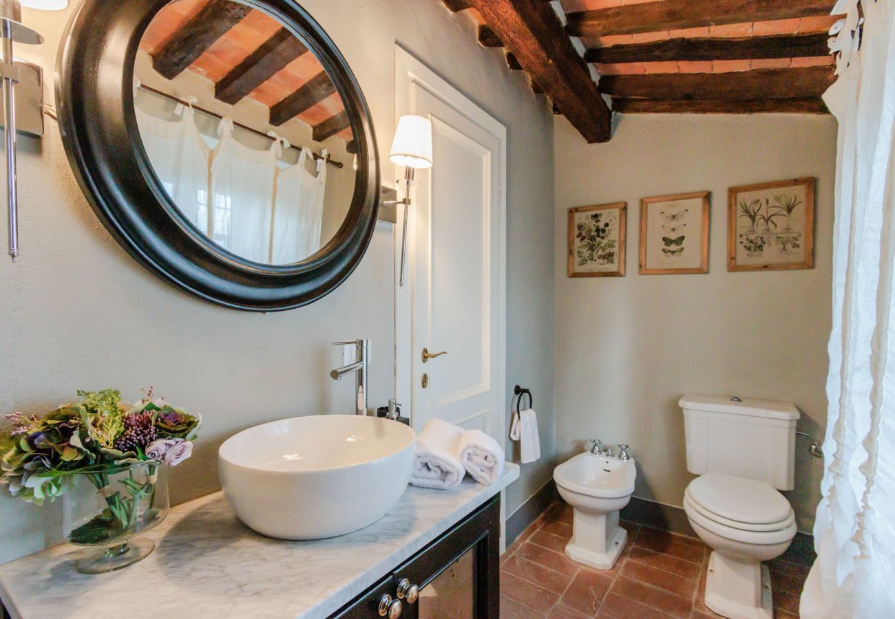 Villa à San Concordio di Moriano - Villa Lina, Luxury Farmhouse with Pool and Amazing View close to Lucca Town Centre