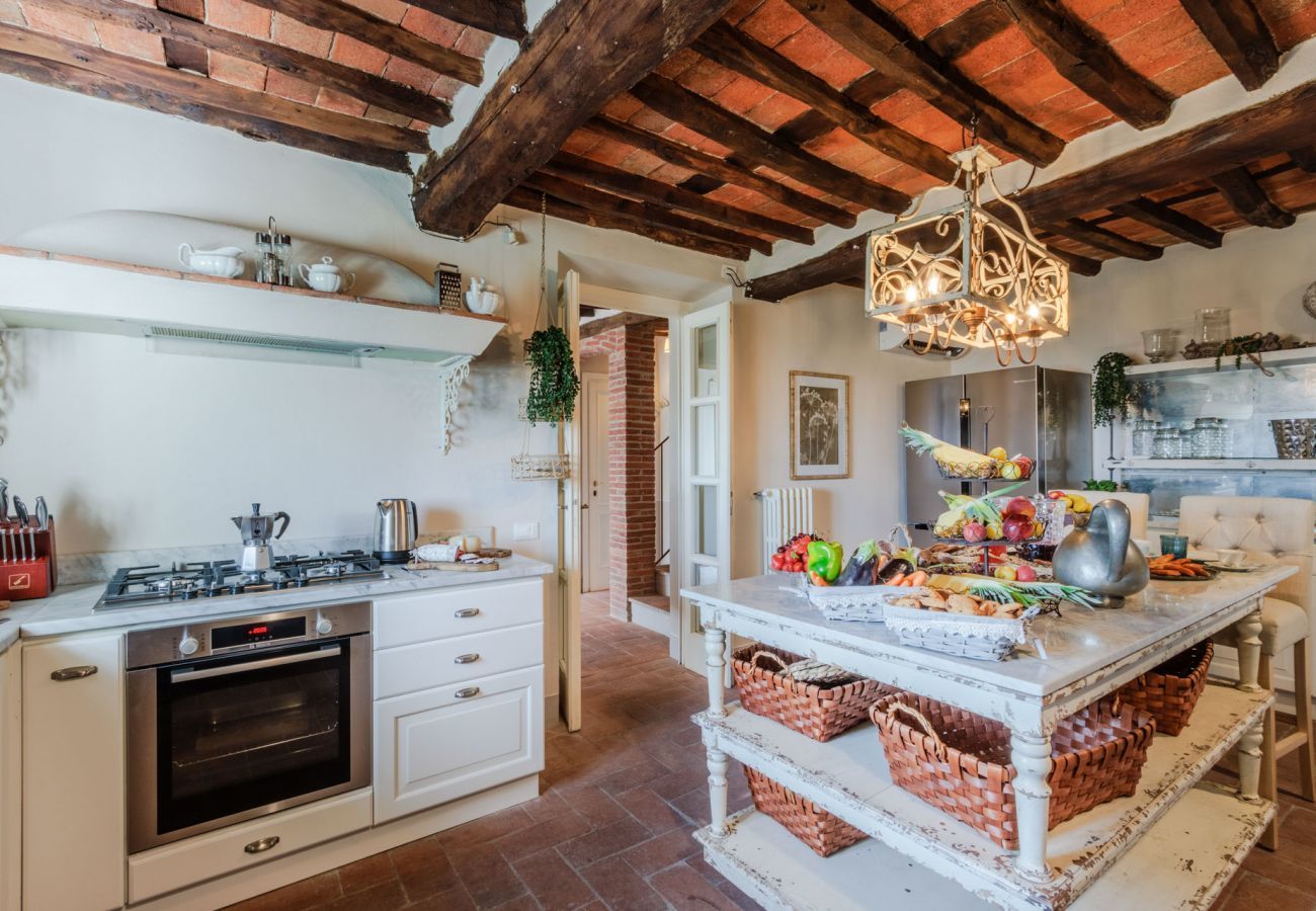 Villa à San Concordio di Moriano - Villa Lina, Luxury Farmhouse with Pool and Amazing View close to Lucca Town Centre