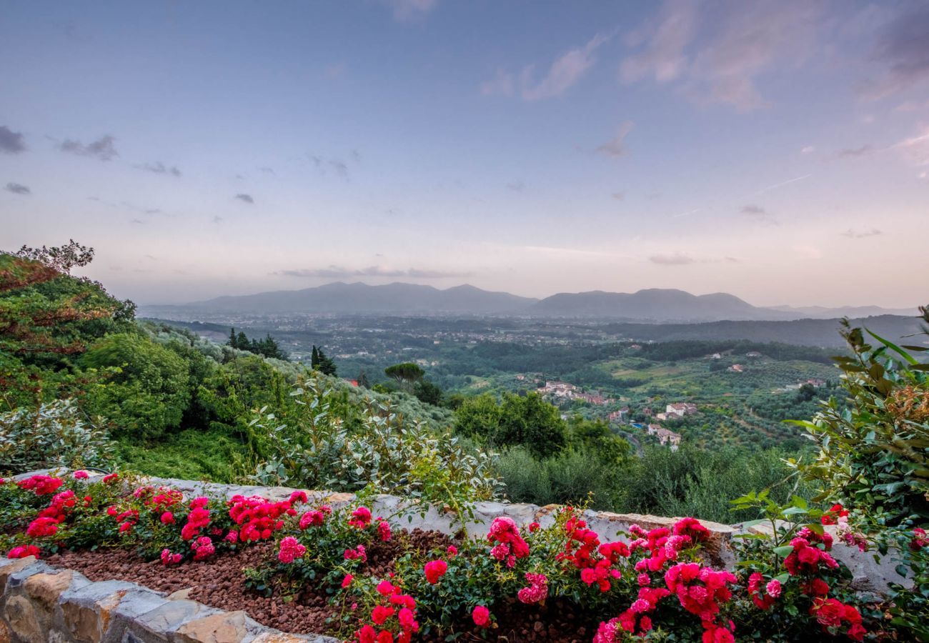 Villa à San Concordio di Moriano - Villa Lina, Luxury Farmhouse with Pool and Amazing View close to Lucca Town Centre