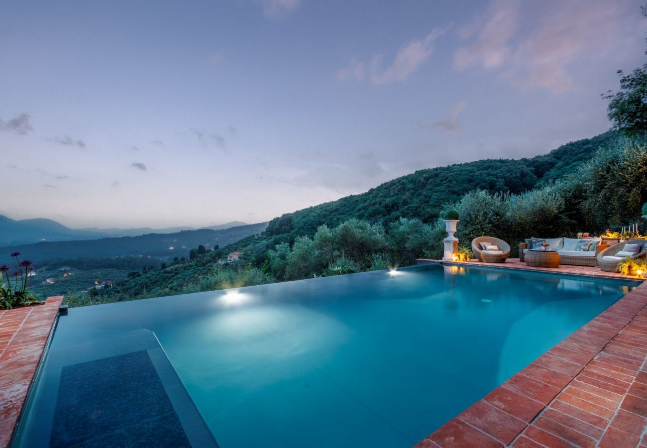 Villa à San Concordio di Moriano - Villa Lina, Luxury Farmhouse with Pool and Amazing View close to Lucca Town Centre