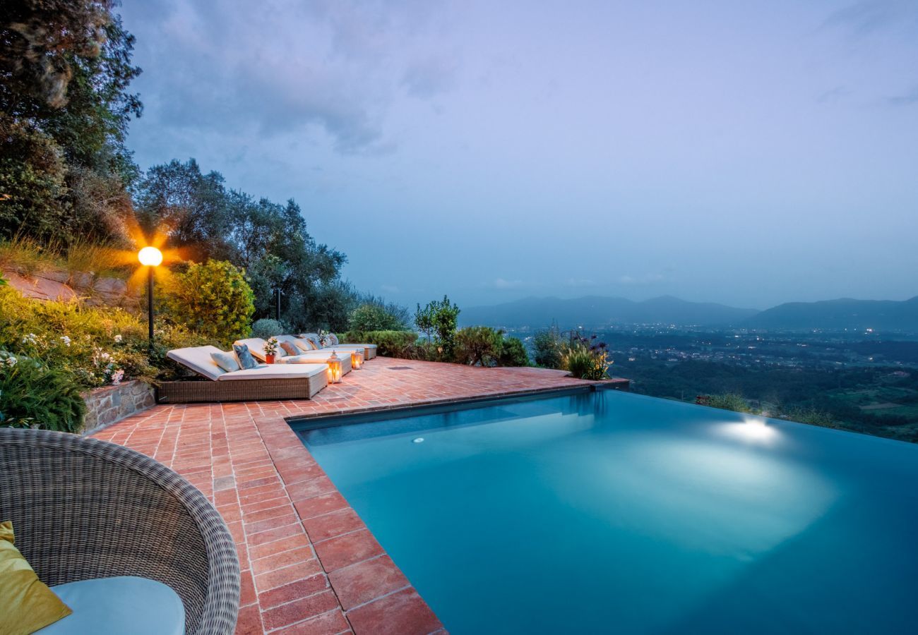 Villa à San Concordio di Moriano - Villa Lina, Luxury Farmhouse with Pool and Amazing View close to Lucca Town Centre