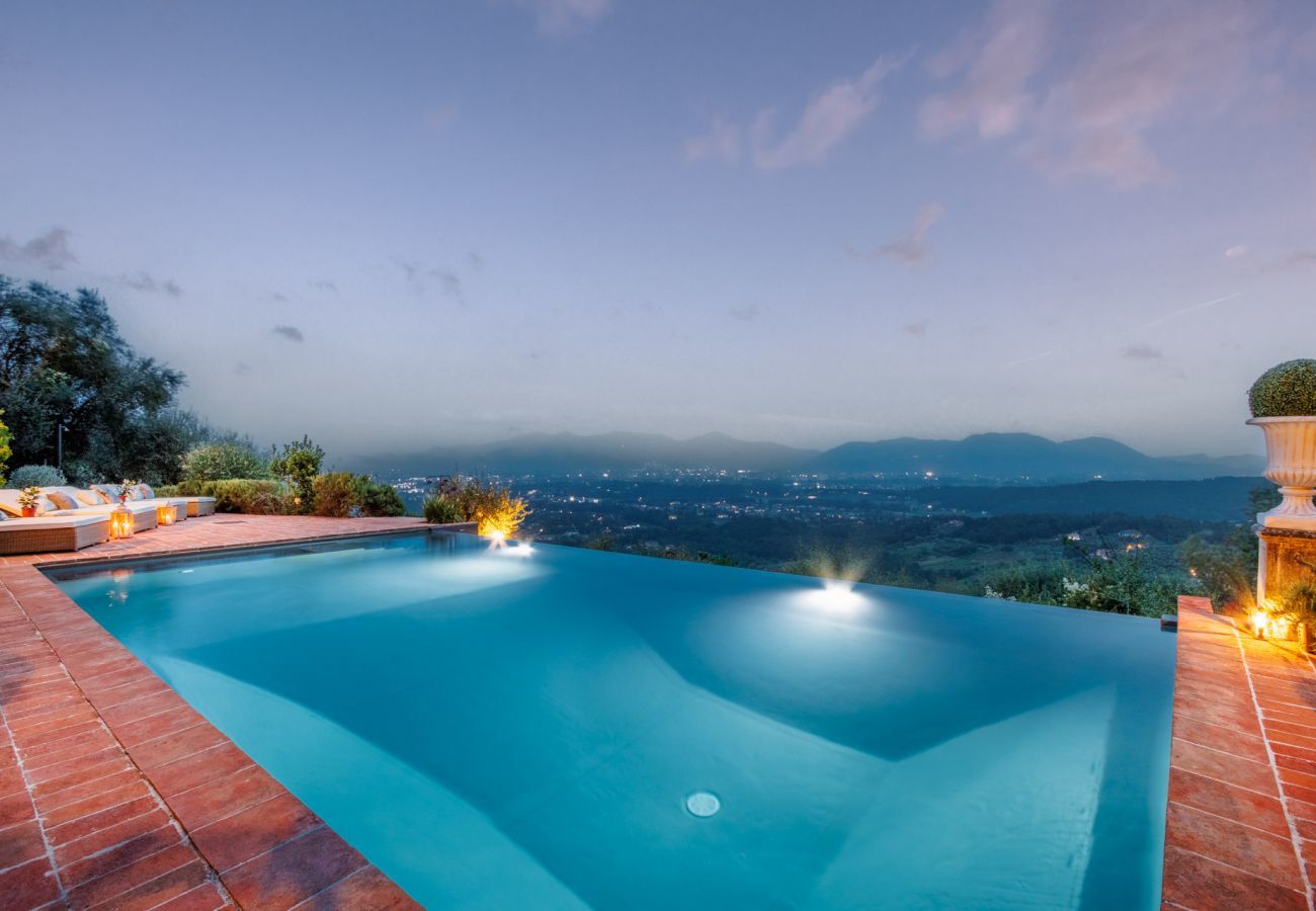 Villa à San Concordio di Moriano - Villa Lina, Luxury Farmhouse with Pool and Amazing View close to Lucca Town Centre