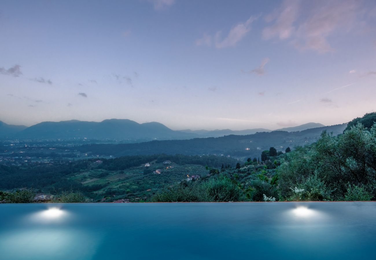 Villa à San Concordio di Moriano - Villa Lina, Luxury Farmhouse with Pool and Amazing View close to Lucca Town Centre