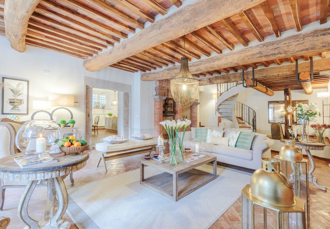 Villa à San Macario In Piano - The Tuscan Mill Farmhouse: Where Timeless Charm Meets Modern Tranquility