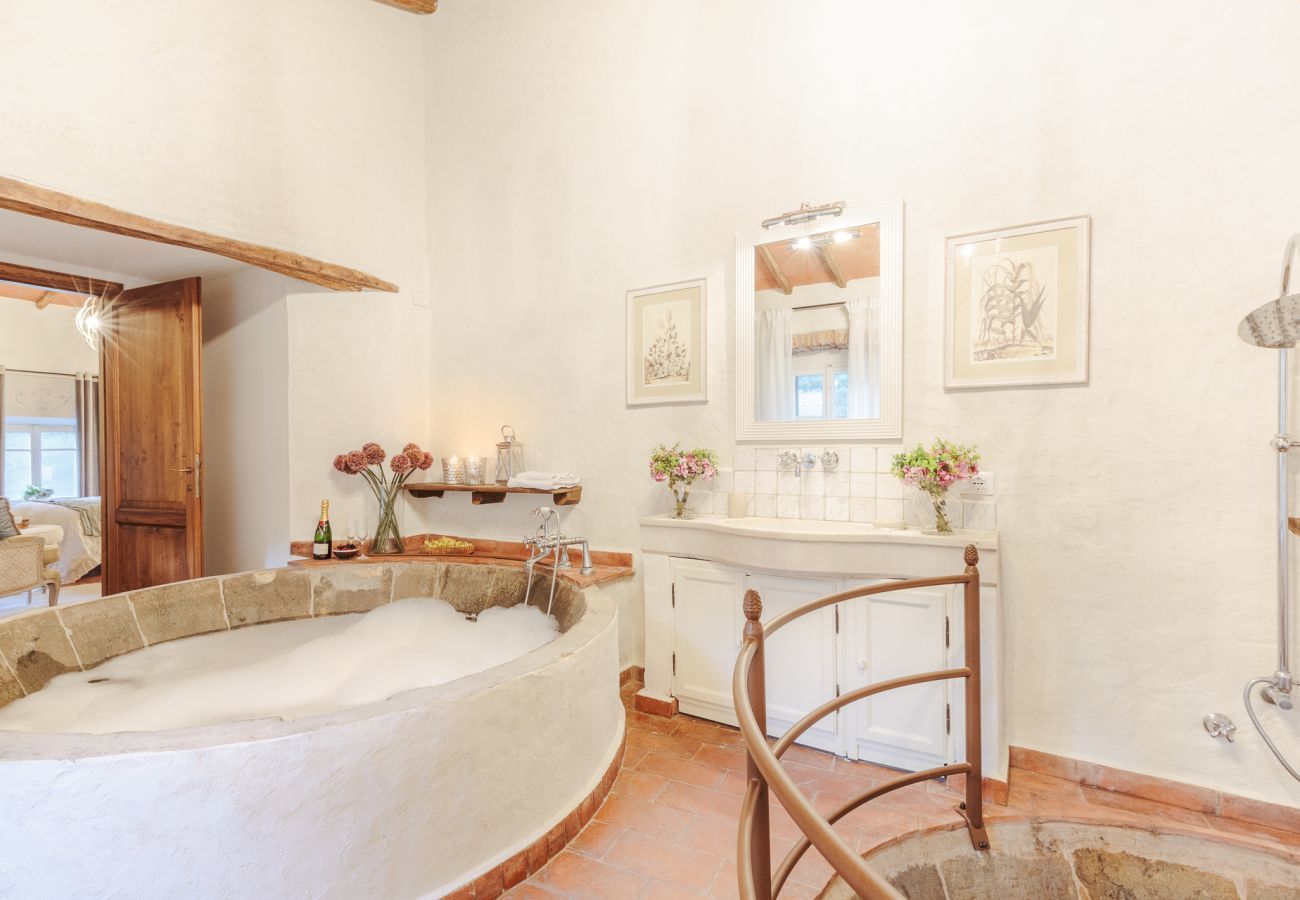 Villa à San Macario In Piano - The Tuscan Mill Farmhouse: Where Timeless Charm Meets Modern Tranquility