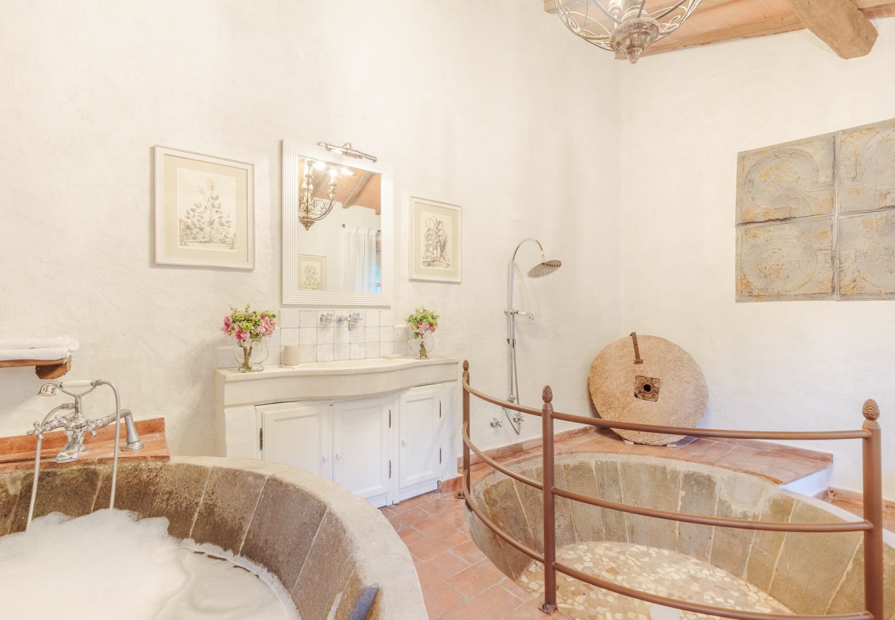 Villa à San Macario In Piano - The Tuscan Mill Farmhouse: Where Timeless Charm Meets Modern Tranquility