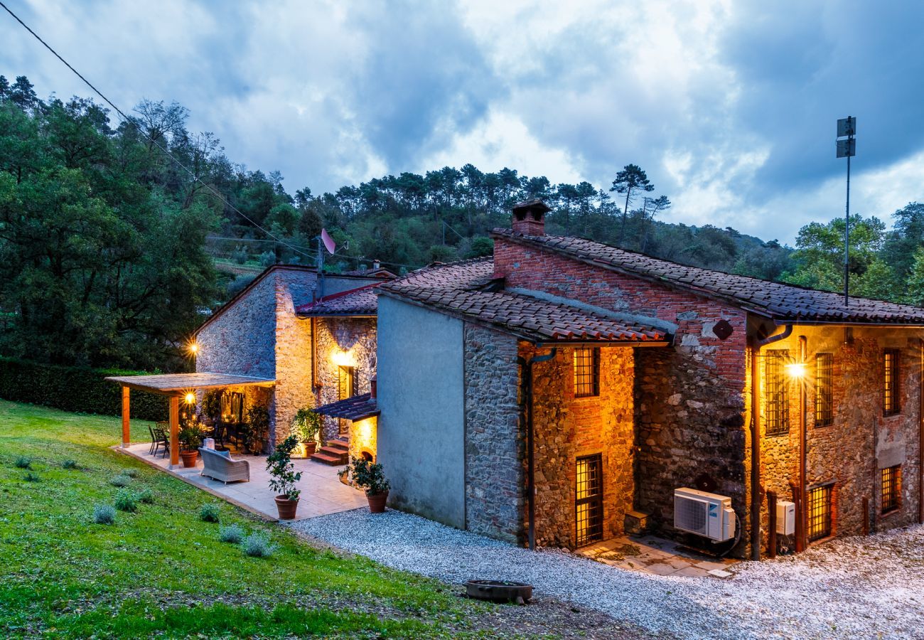 Villa à San Macario In Piano - The Tuscan Mill Farmhouse: Where Timeless Charm Meets Modern Tranquility