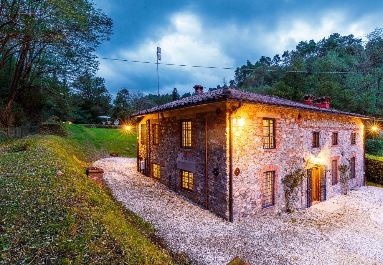 Villa à San Macario In Piano - The Tuscan Mill Farmhouse: Where Timeless Charm Meets Modern Tranquility