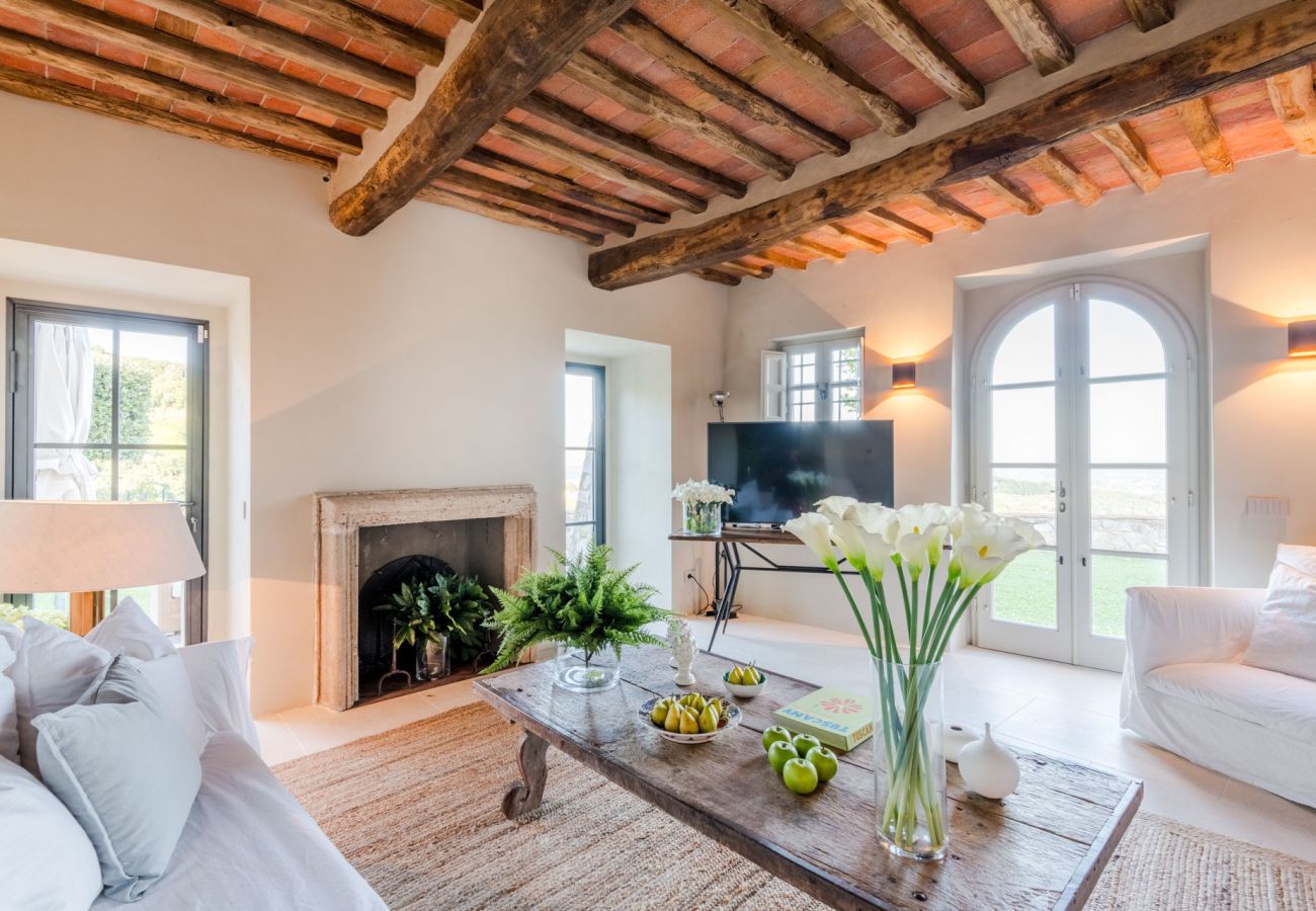 Villa à Lucques - Villa Sunset, Luxury Farmhouse with Infinity Pool and Incredible Views in Lucca