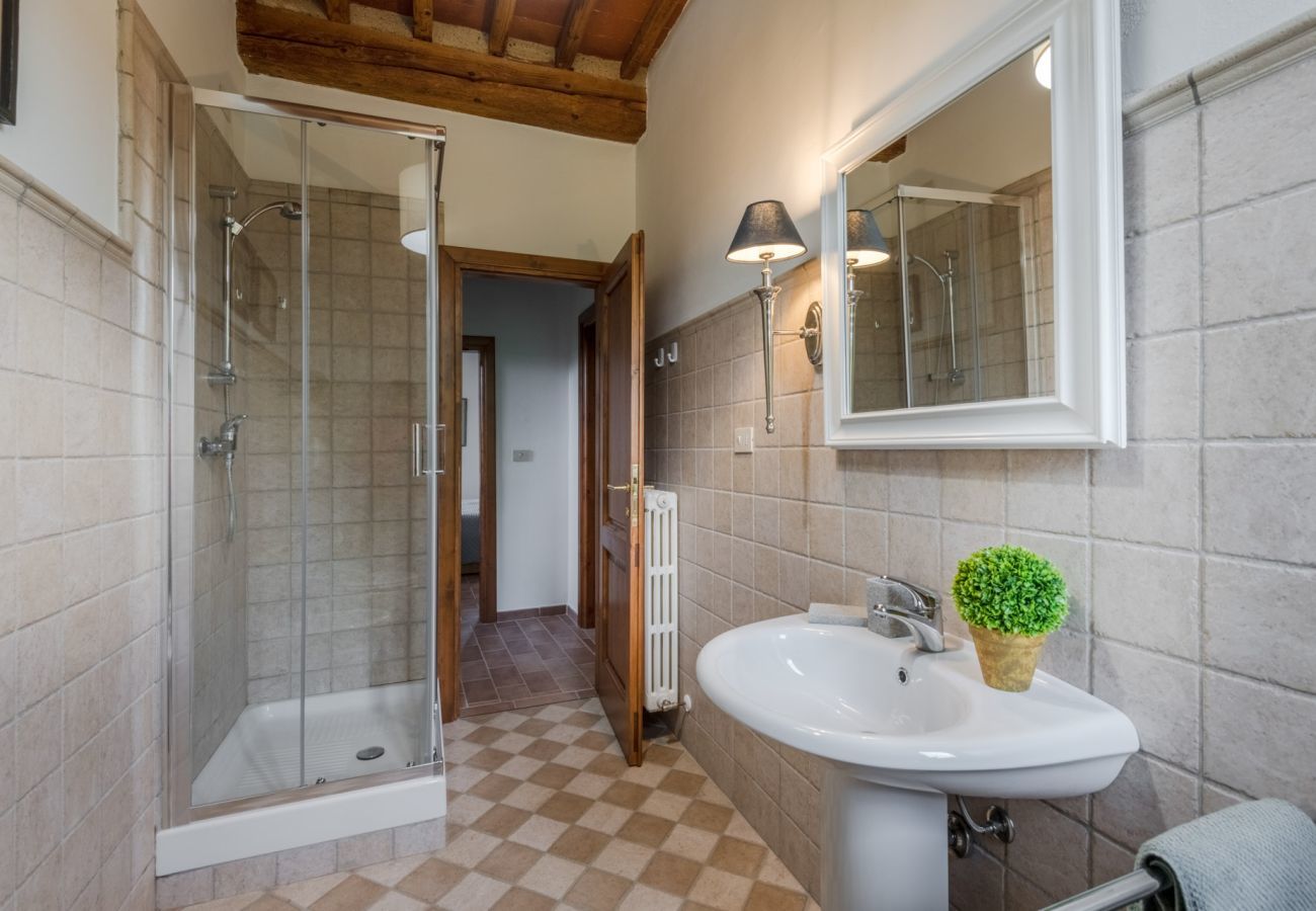 Villa à Orentano - Villa del Nonno, Luxury Tuscan Farmhouse with Private Pool close to Lucca, Pisa and Florence